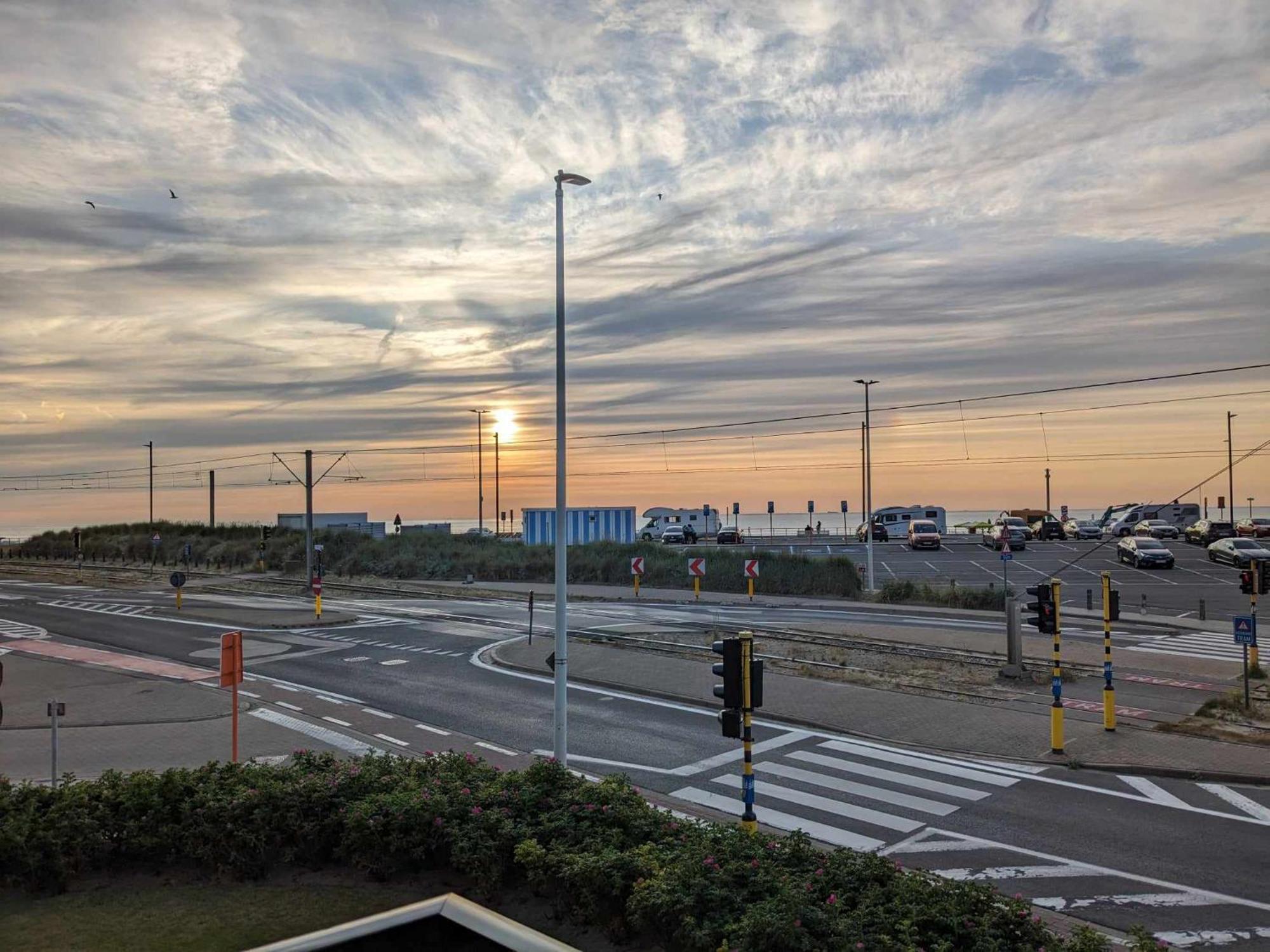 Vista Linda, Leuk Appartement Vlak Bij Zeedijk En Strand Ostenda Zewnętrze zdjęcie